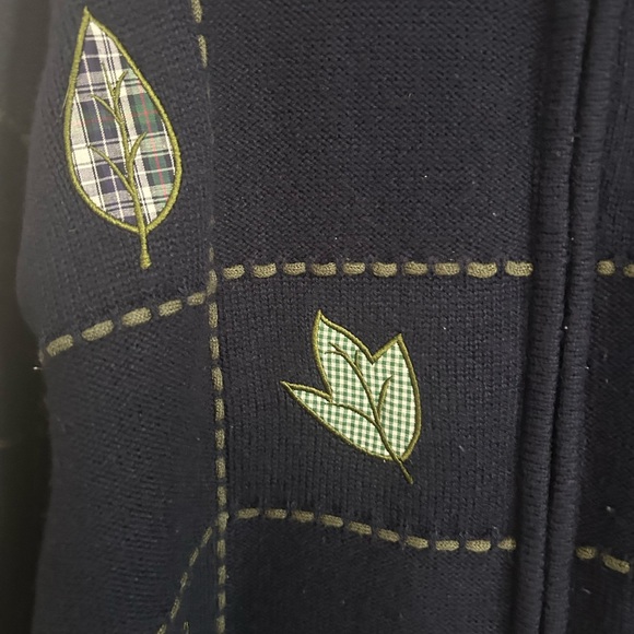 Cozy Navy Leaf Patterned Sweatshirt - Picture 3 of 6